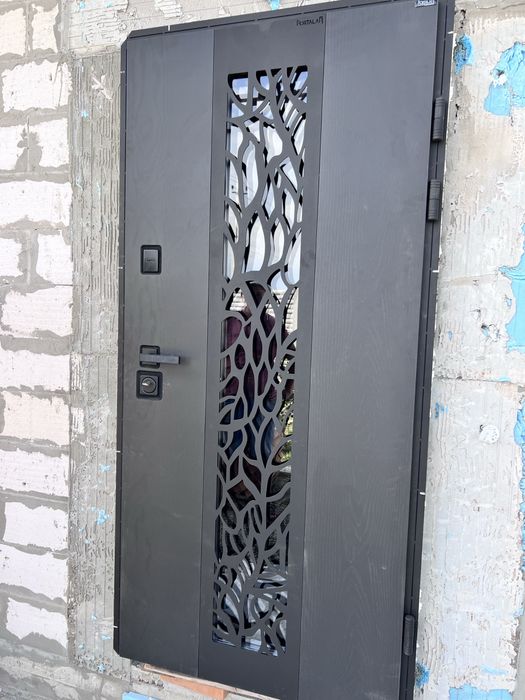 Установка входных дверей