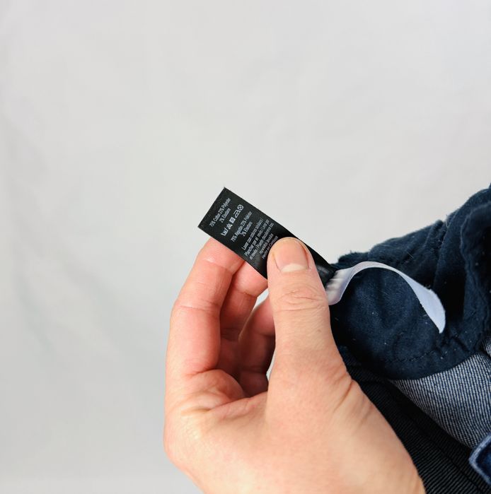 Granatowe jeansy z postrzępionymi nogawkami S 36