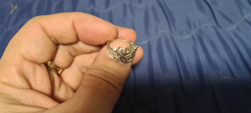 Серебрянная кольцо с белыми камнями 925 пробы, размер 18,5- 19.