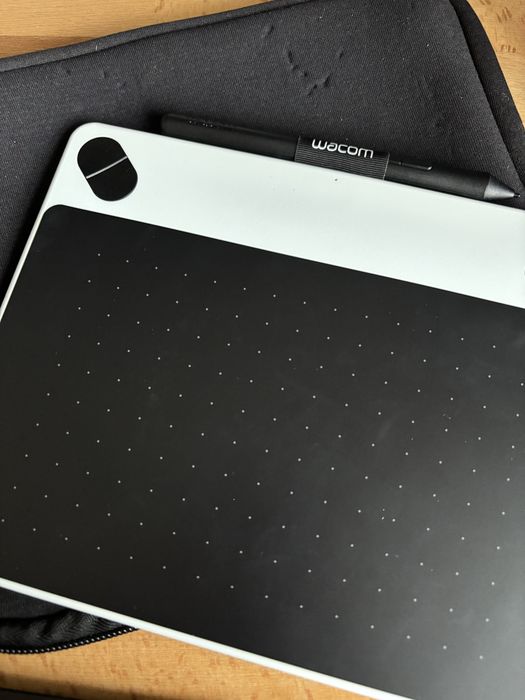 Tablet Gráfico Wacom Intuos CTL-490 (com caneta e bolsa)