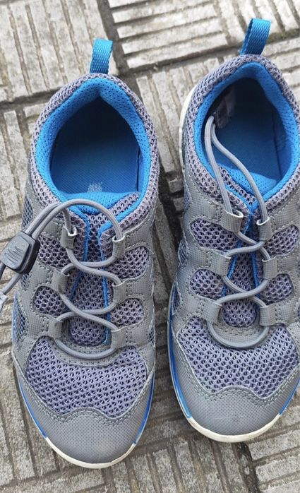 Продаю кросівки ECCO