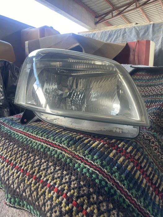 Farol direito Citroen Berlingo 2002 a 2008