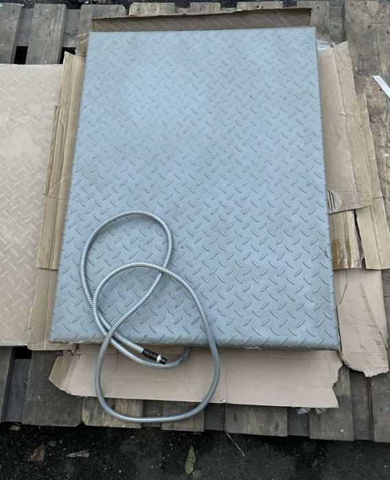 Ваги підлогові платформні. Весы напольные платформенные.