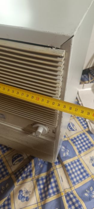 Desumidificador  da marca Supremo, com grelhas frontais