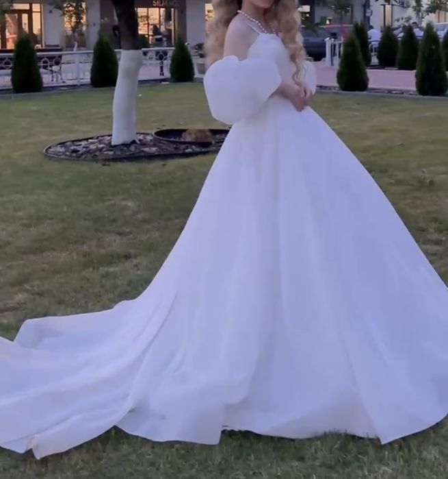 Продам весільну сукню