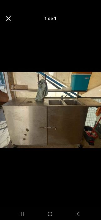 Balcão com máquina de cerveja