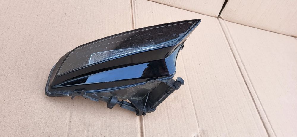 halogen prawy audi a3 8v 8v0941700b 1ne010832