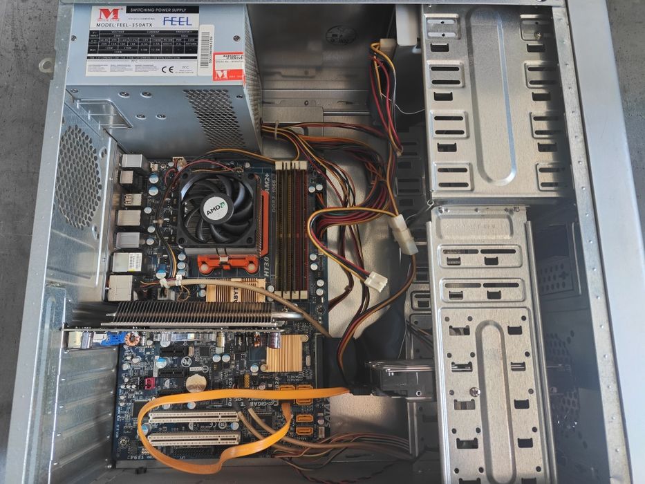 Komputer stacjonarny AMD Athlon X2 / 4 GB DDR2 / GF 6600  / 230GB