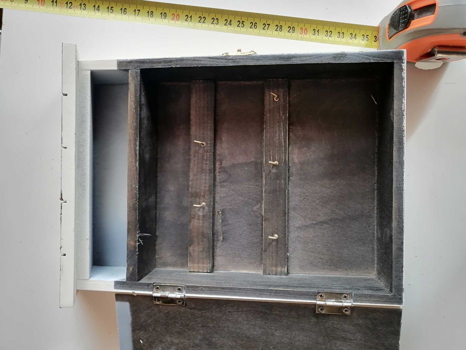 szafka na klucze drewniana