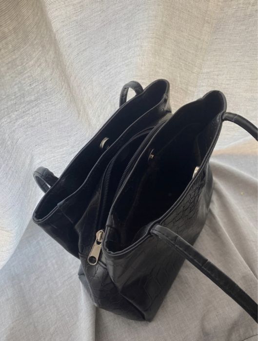 Bolsa preta de ombro