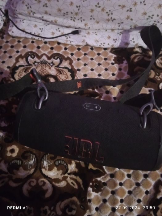 Также джбл екстрім 3 в досить гарному стані все робить без проблем