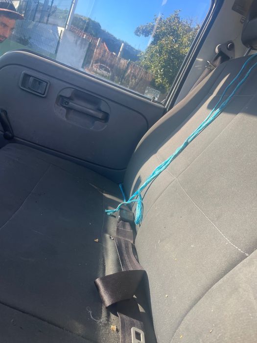 Nissan cabestar com avaria