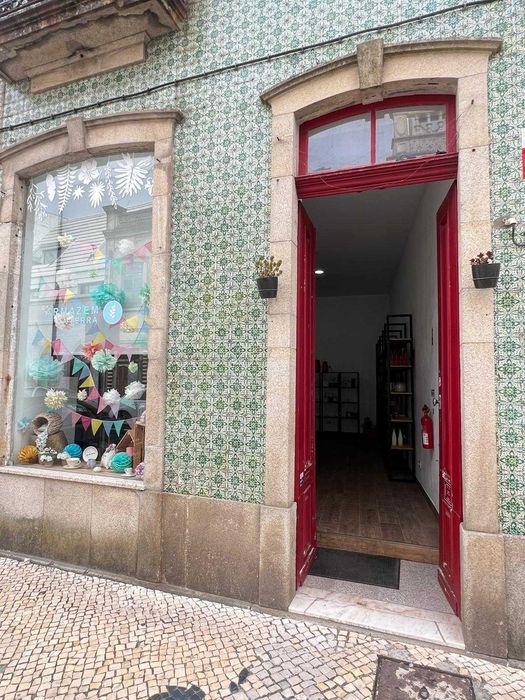 Venda de Negócio de produtos da terra no centro da cidade de Ovar
