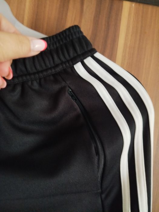 Spodnie dresowe chłopięce Adidas rozmiar 164 stan idealny