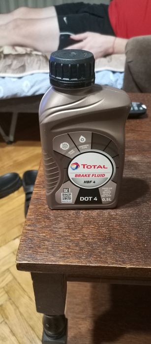 Продам Тормозную жидкость,Total HBF 4.пол литра.