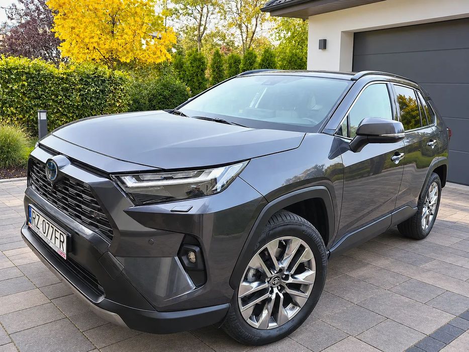 Toyota RAV4 Executive | tylko16 tys. km | Salon PL | Gwarancja 2027 | Hak+Zimówki