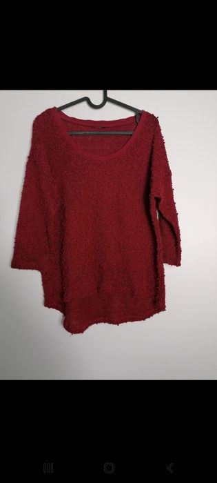 Czerwony sweter z cekinami