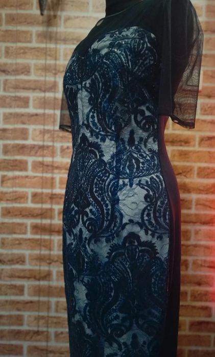 Midi, elegancka sukienka z siateczką. Karnawał