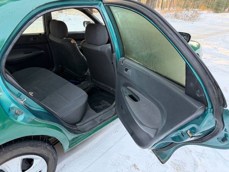 Продам Mazda 323, Автомат