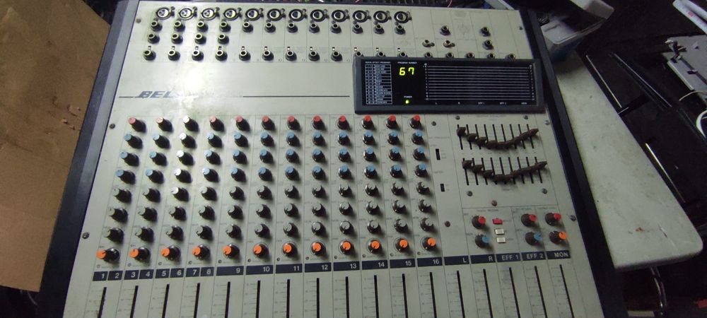 Mesa de mistura amplificada 300w x 300w made in Japan12 canais+efeitos