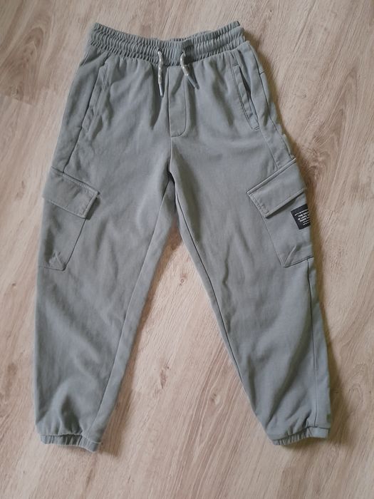 Spodnie 134 ubrane 2x