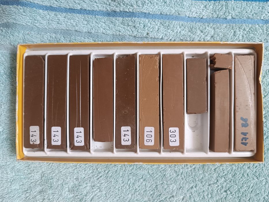 Wosk do renowacji mebli