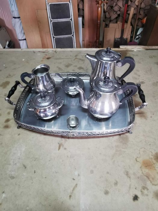 Serviço de chá em inox e prata