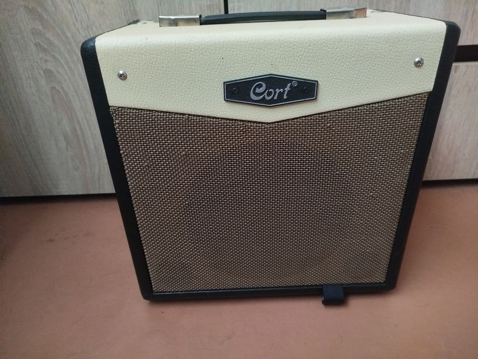 Комбоусилитель cort cm15r