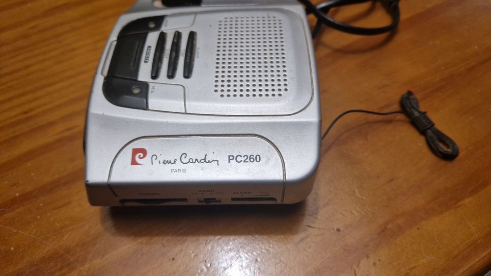 Rádio / despertador Pierre Cardin PC260