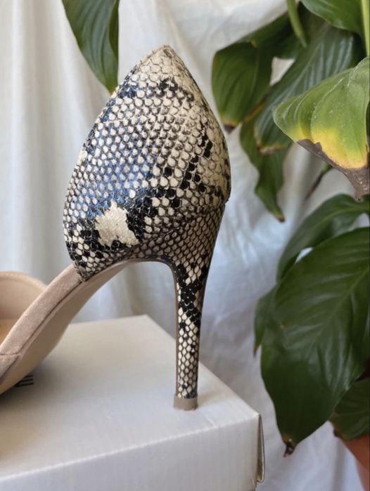 Sapatos de salto alto da SeaSide