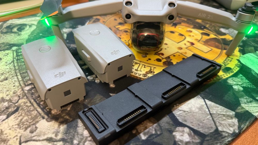 MEGA zestaw: DJI Air 2s Fly More Combo + DJI RC + dodatki - jak nowy!