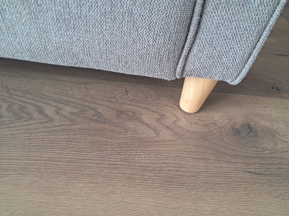 Piękna nowa sofa Belliani