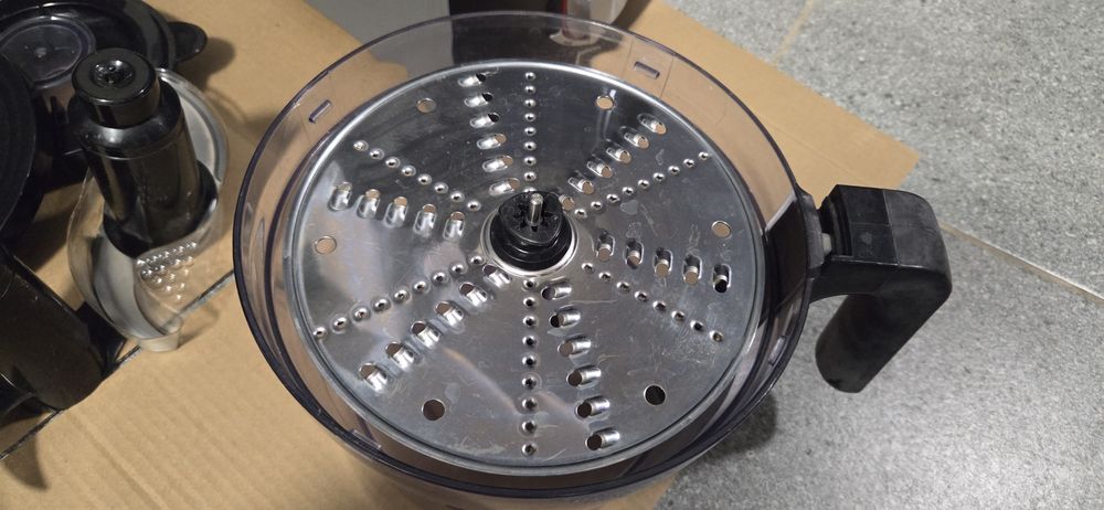 Robot kuchenny, wielofunkcyjny