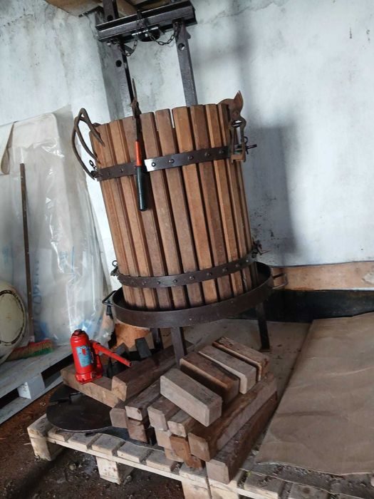 Prensa de uvas usada