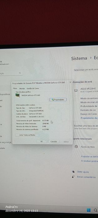 Teclado, rato e monitor