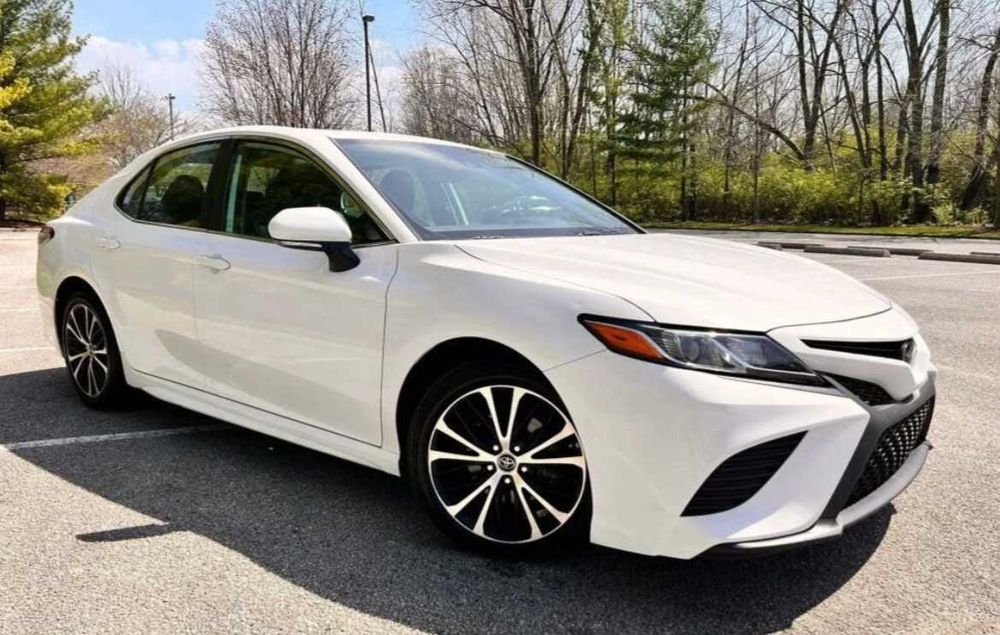 Toyota Camry 2019 року