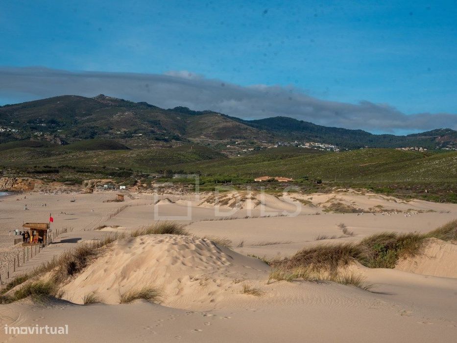 Moradia T4 Cascais e Estoril, em construção com amplo terreno