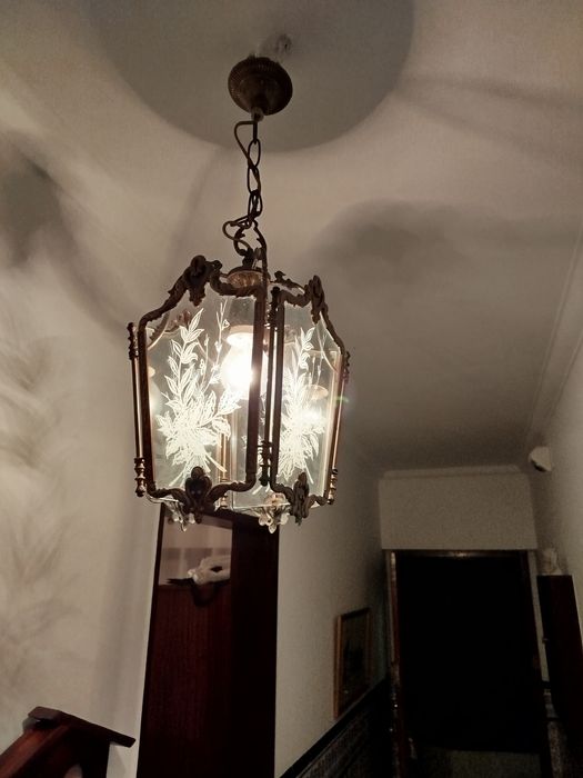 Candeeiro de teto tipo lanterna