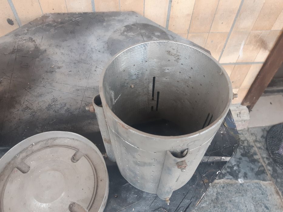 Соковыжымалка из нержавеющей стали.