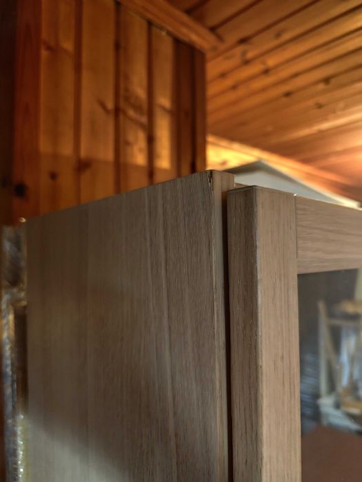 Estante IKEA Billy com porta de vidro