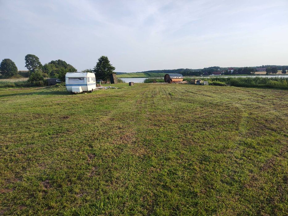 Miejsce pod namiot nad samym jeziorem – cisza, natura i wędkowanie