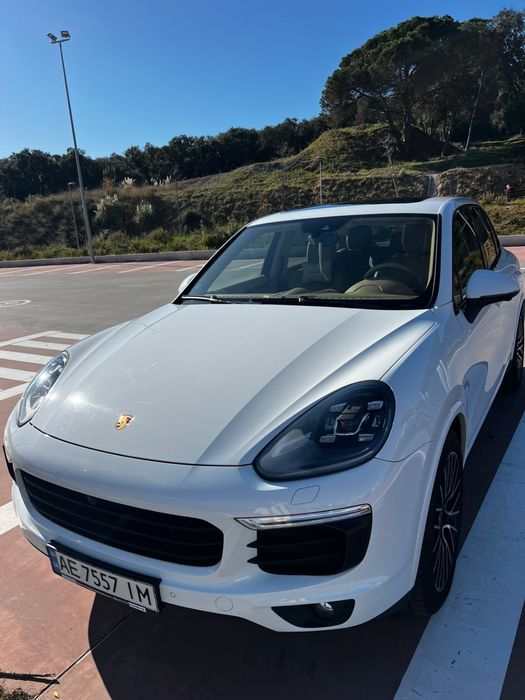 Продам  Porsche CAYENNE  2016 год