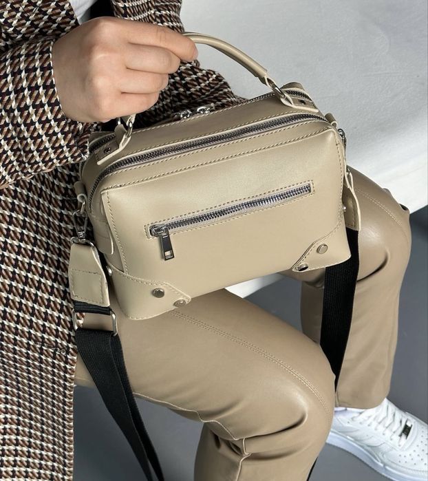 Базова сумка кросбоді для щоденних образів