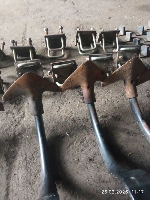Продам стойки в зборі на культиватор рама 8/8