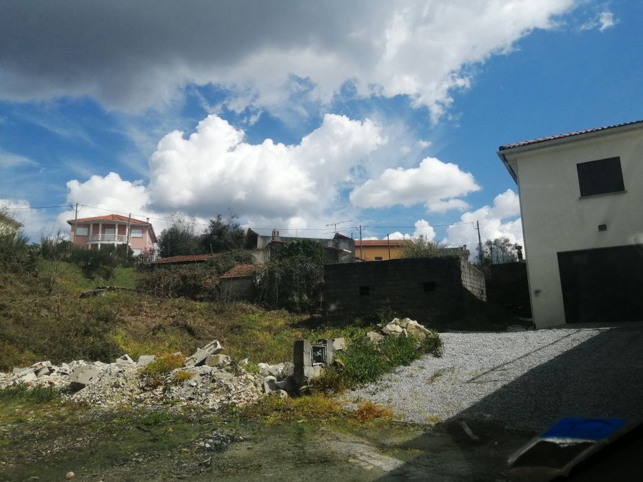 Vende-se terreno com barracão