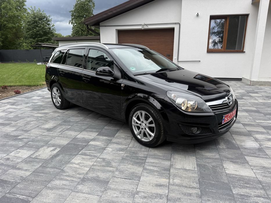Opel Astra 1.6 бензин 2010 рік