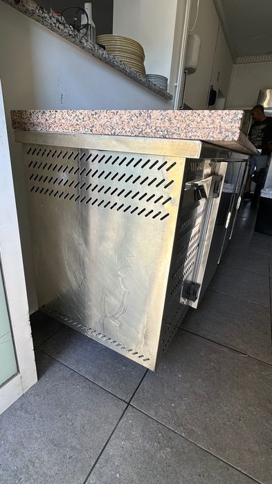 Bancada Refrigerada Profissional em Inox com Tampo em Granito