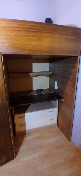 Cama de Solteiro elevada.