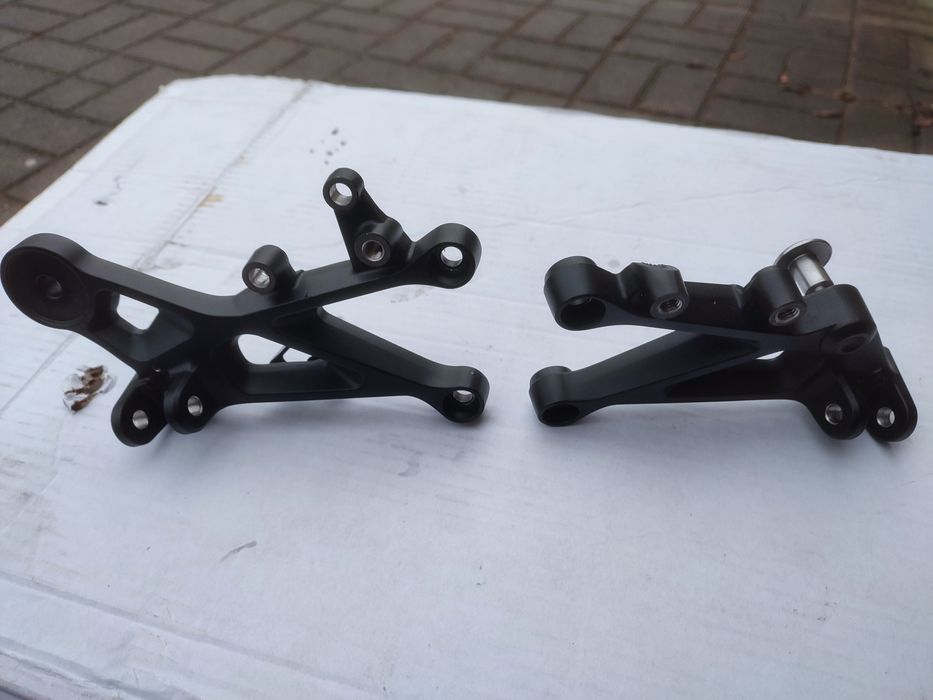 Sety set 765rs 765r 23 24 25 podnóżki street triple triumph