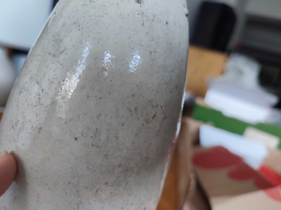 Butelka ceramiczną z tłoczeniem, oryginalnym zamknięciem